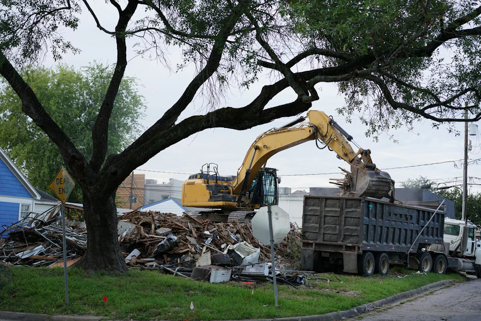 How to get hurricane cleanup work as a contractor in 2026