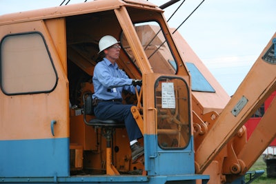 Jim Carter operates his 1968 Koehring 305 crawler crane