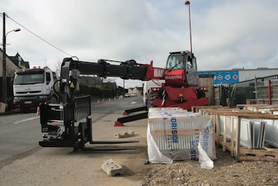 Manitou 360 rotating fork carriage