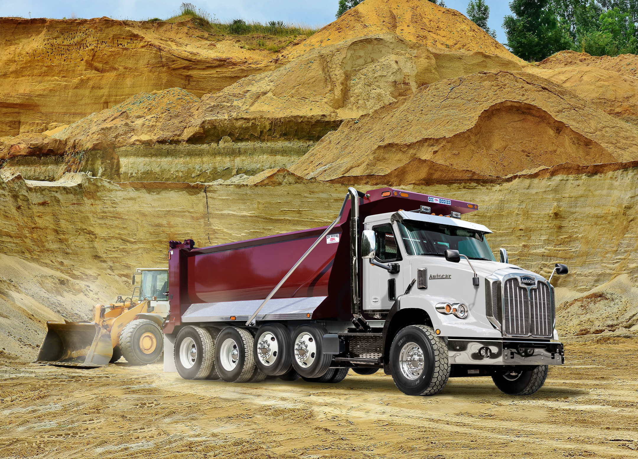 Autocar DC-64D white at work 9-11-20 (1)