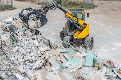 Mecalac’s 8-ton AS900tele telescopic swing loader.