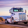 A Peterbilt 579EV and Kenworth T680 FCEV (fuel cell electric vehicle) became the first Class 8 trucks equipped with electric powertrains to climb Colorado’s famous and challenging Pikes Peak Highway.