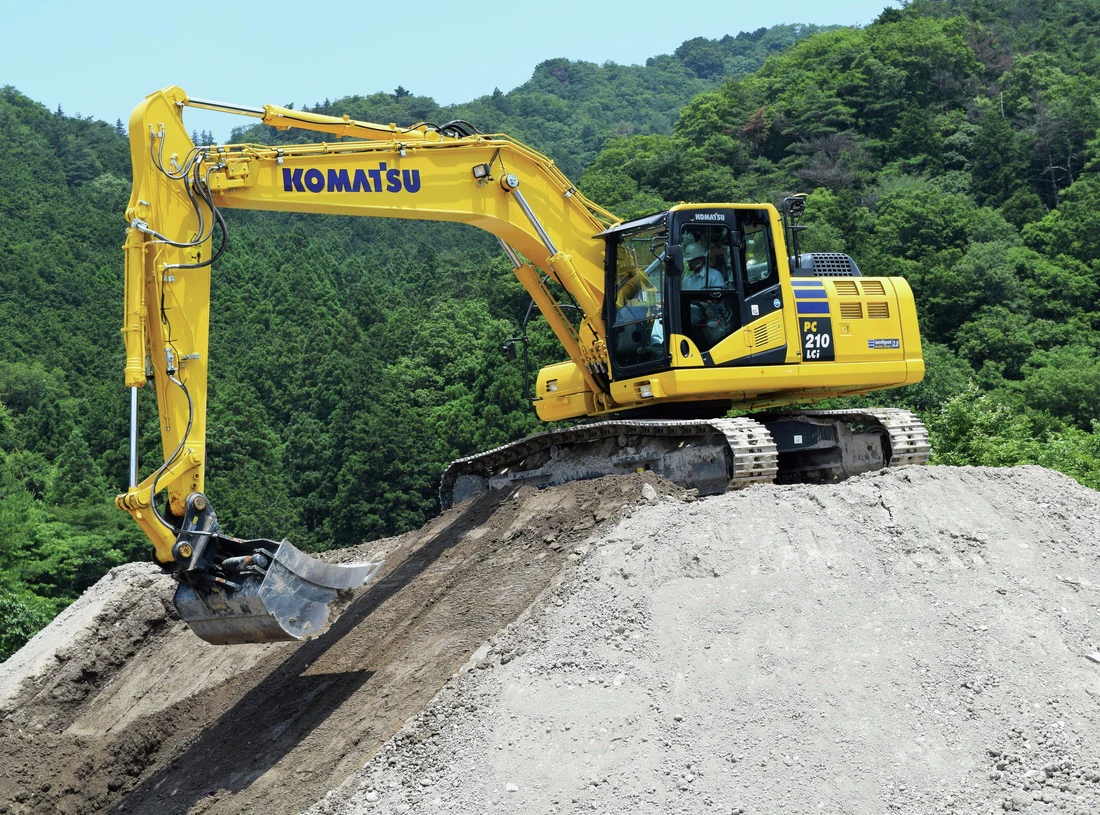 Komatsu PC210LCi-11 the First Excavator With Intelligent Machine Komatsu PC210LCi-11 the First Excavator With Intelligent Machine