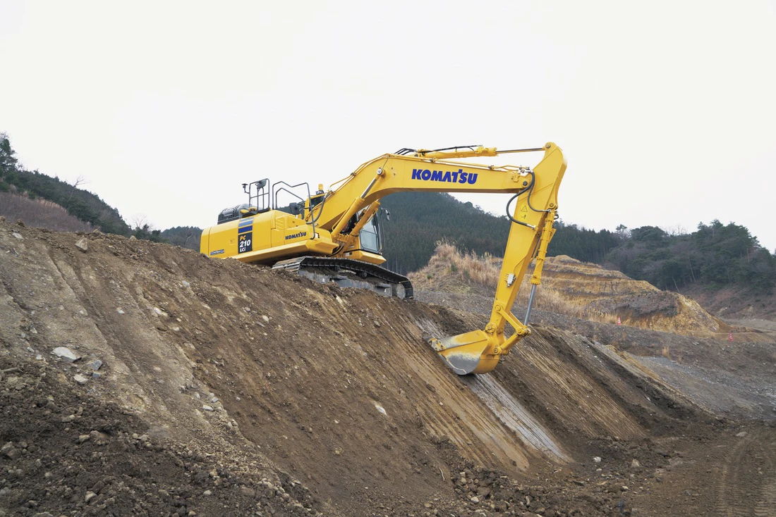Komatsu PC210LCi-11 the First Excavator With Intelligent Machine Komatsu PC210LCi-11 the First Excavator With Intelligent Machine