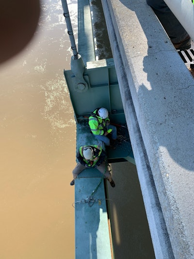 Inspectors find cracked beam on DeSoto Bridge
