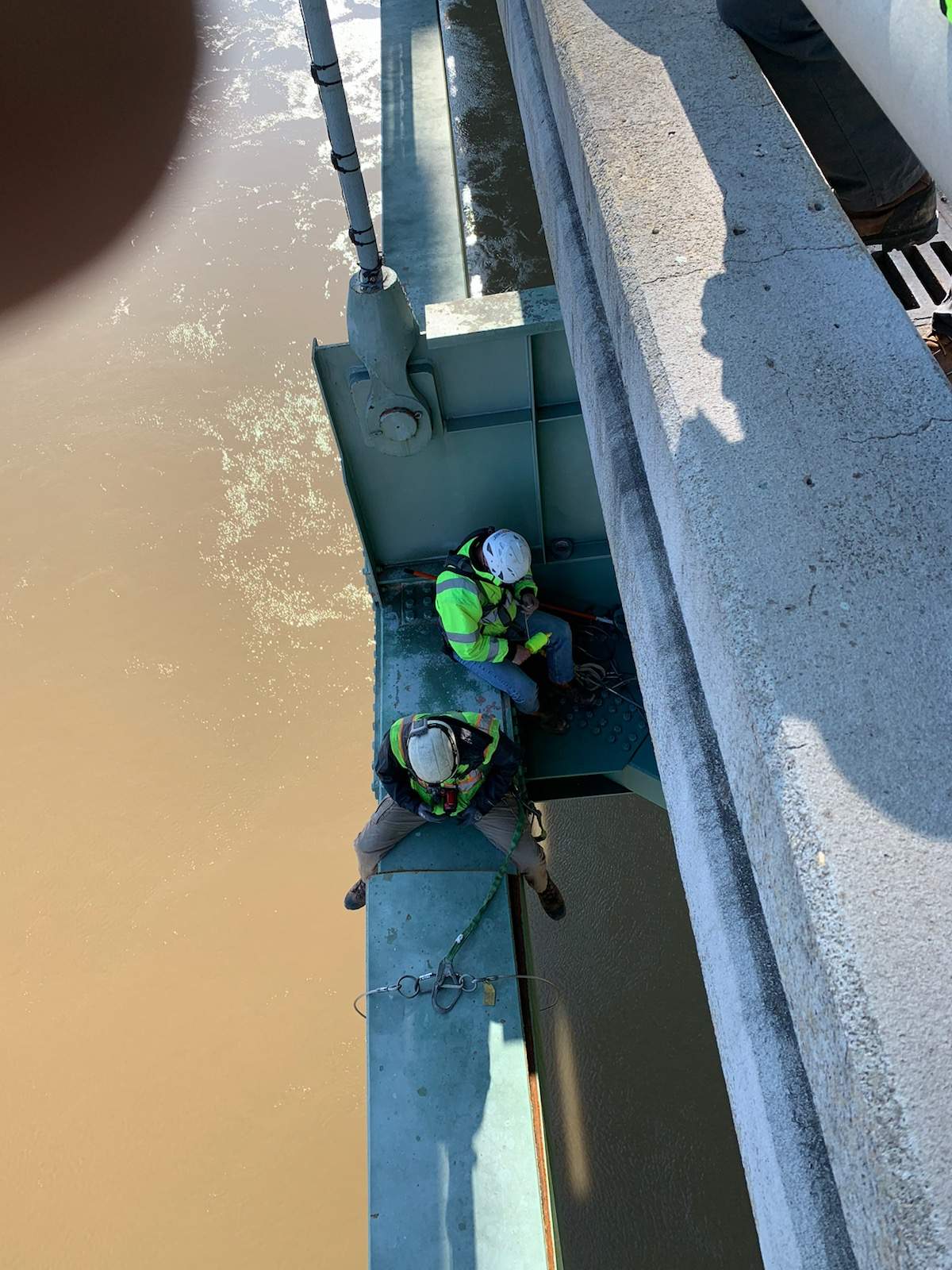 Inspectors find cracked beam on DeSoto Bridge