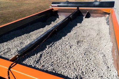 dual chamber aggregate hopper