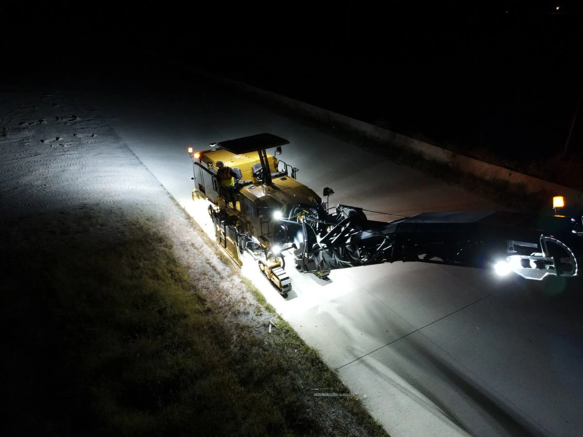 Caterpillar cold planers updated with standard night work lights - Vimarsana News