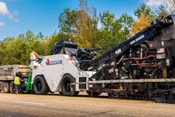 Roadtec SB-3000 shuttle buggy