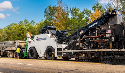 Roadtec SB-3000 shuttle buggy