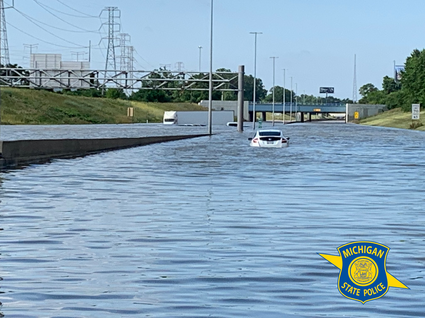 Detroit clood I-94 semi-truck stuck