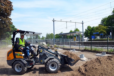 Tobroco-Giant G2200E X-tra Electric Articulated Compact Loader