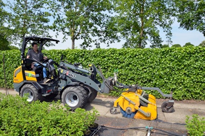 Tobroco-Giant G2200E compact wheel loader