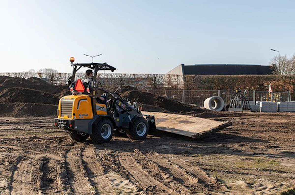 New Giant G2300 loaders can move dirt and fit tight spaces