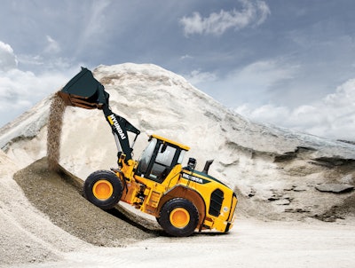 Hyundai HL955A wheel loader dirt pile