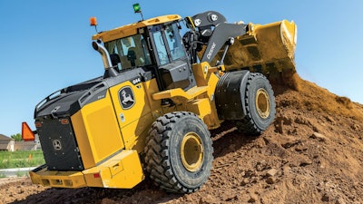 John Deere 644 X-tier wheel loader dirt pile