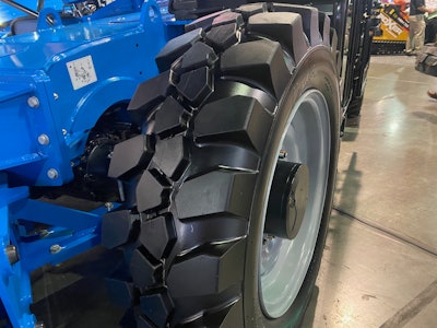 Genie’s A/T hybrid tires improve traction on its new telehandler.
