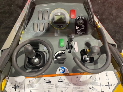 Wacker SM100 controls and hand rests