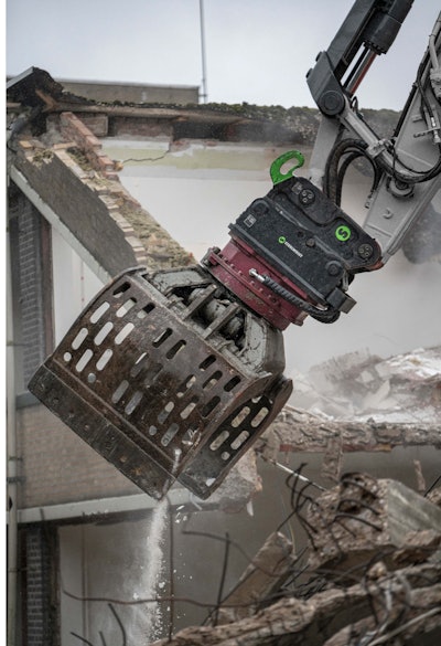 Demarec grapple with Steelwrist SQ coupler on an excavator.