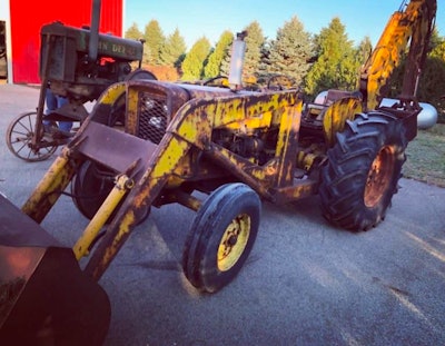 1958 John Deere Model 440 backhoe loader side