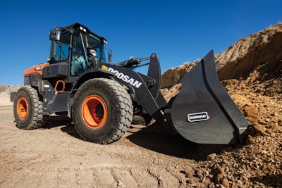 Doosan DL250-7 wheel loader dirt pile
