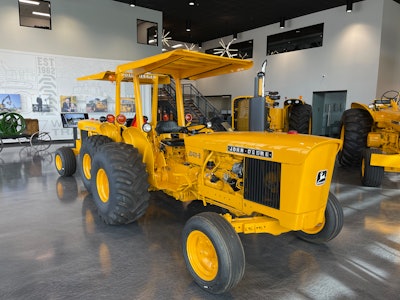 John Deere 401 B Tractor