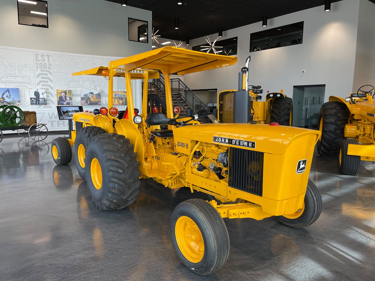 John Deere 401 B Tractor
