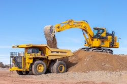 Komatsu excavator loading Komatsu haul truck