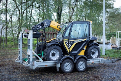 Gehl GCT 3-13 telehandler on small trailer