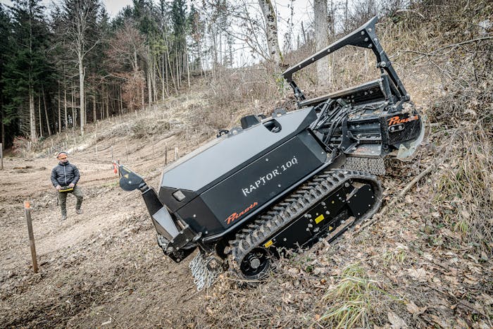Worker operates the Prinoth Raptor 100 from afar via remote control