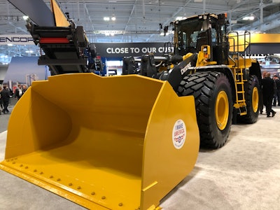 deere 904 P-tier wheel loader World of Asphalt