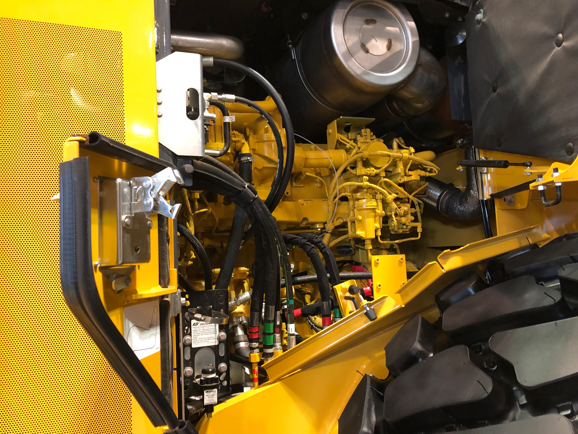 Deere's new wheel loader, 904 P-Tier, debuts at World of Asphalt ...