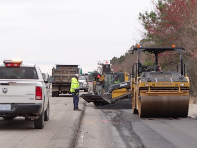 I-40 widening N.C. workers and equipment