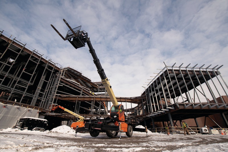 JLG introduces R1370, R1385 and R11100 rotating telehandlers ...