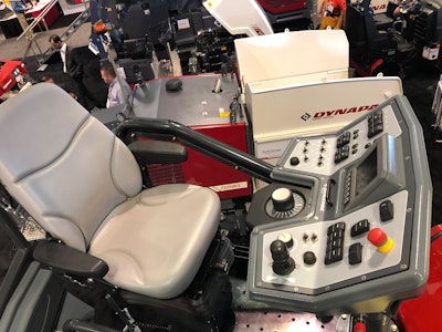 Dynapac D30T asphalt paver controls