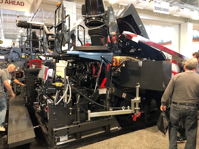 Dynapac D30T asphalt paver side screed view