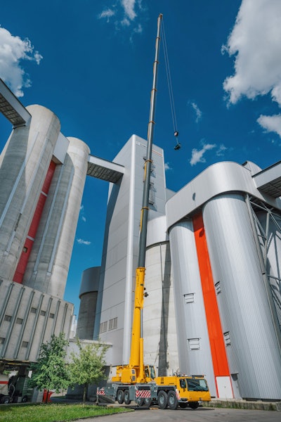 Liebherr LTM 1300-6.3 telescopic boom