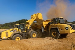 Komatsu WA475-10 Wheel Loader loading a HM400 haul truck
