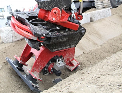 Rototilt C34 compactor on tiltrotator compacting dirt