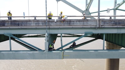 repair of crack on beam of hernando de soto bridge between tennessee arkansas