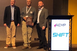group photo AEMP technician of the year 2022 winner accepting award