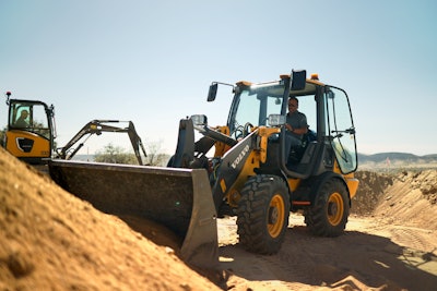 Volvo L25 working in the desert