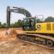 John Deere 300 P-Tier excavator digging