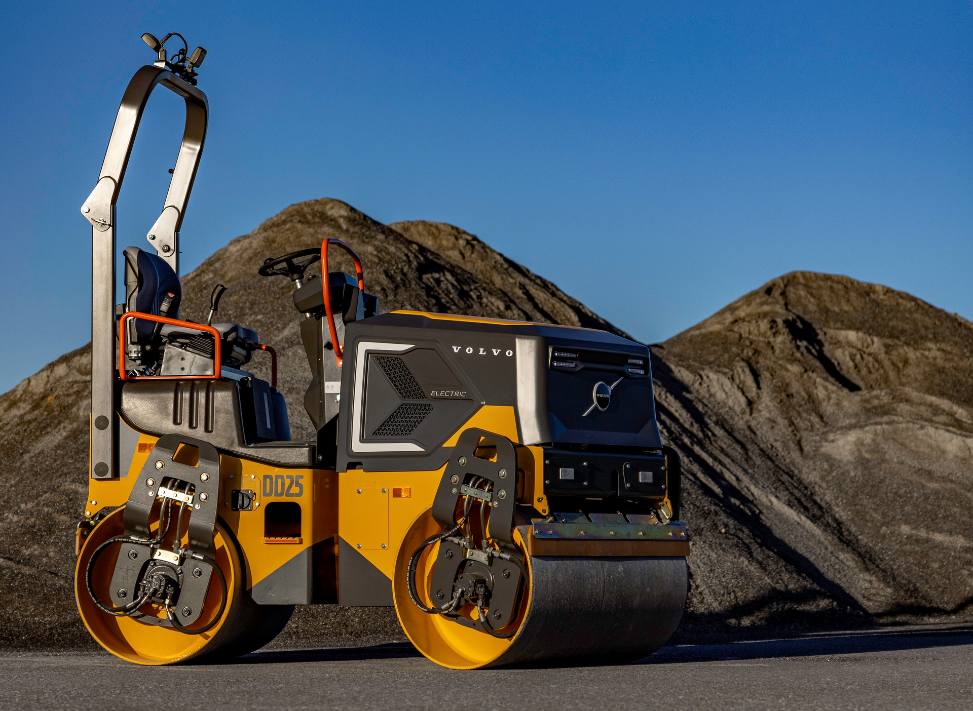 Volvo reveals first electric machine for road building | Equipment World