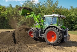 Fendt tractor working in dirt pit
