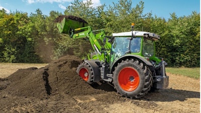Fendt tractor working in dirt pit