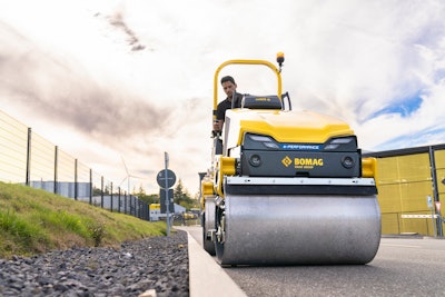 BOMAG Electric BW100AD e-5 tandem-drum roller compacting asphalt road