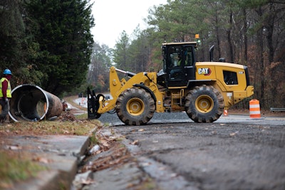 Cat small wheel loader pickup up pipe