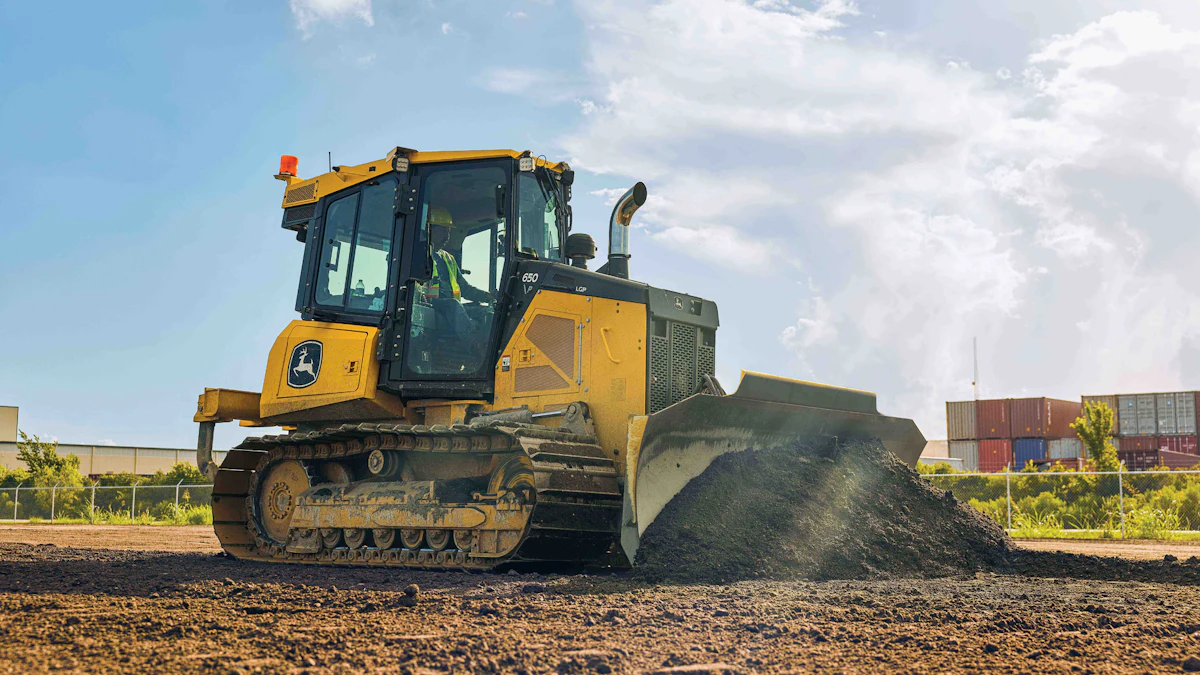 John Deere Rolls Out 3 New Small Dozers - Machinery Asia, your ...