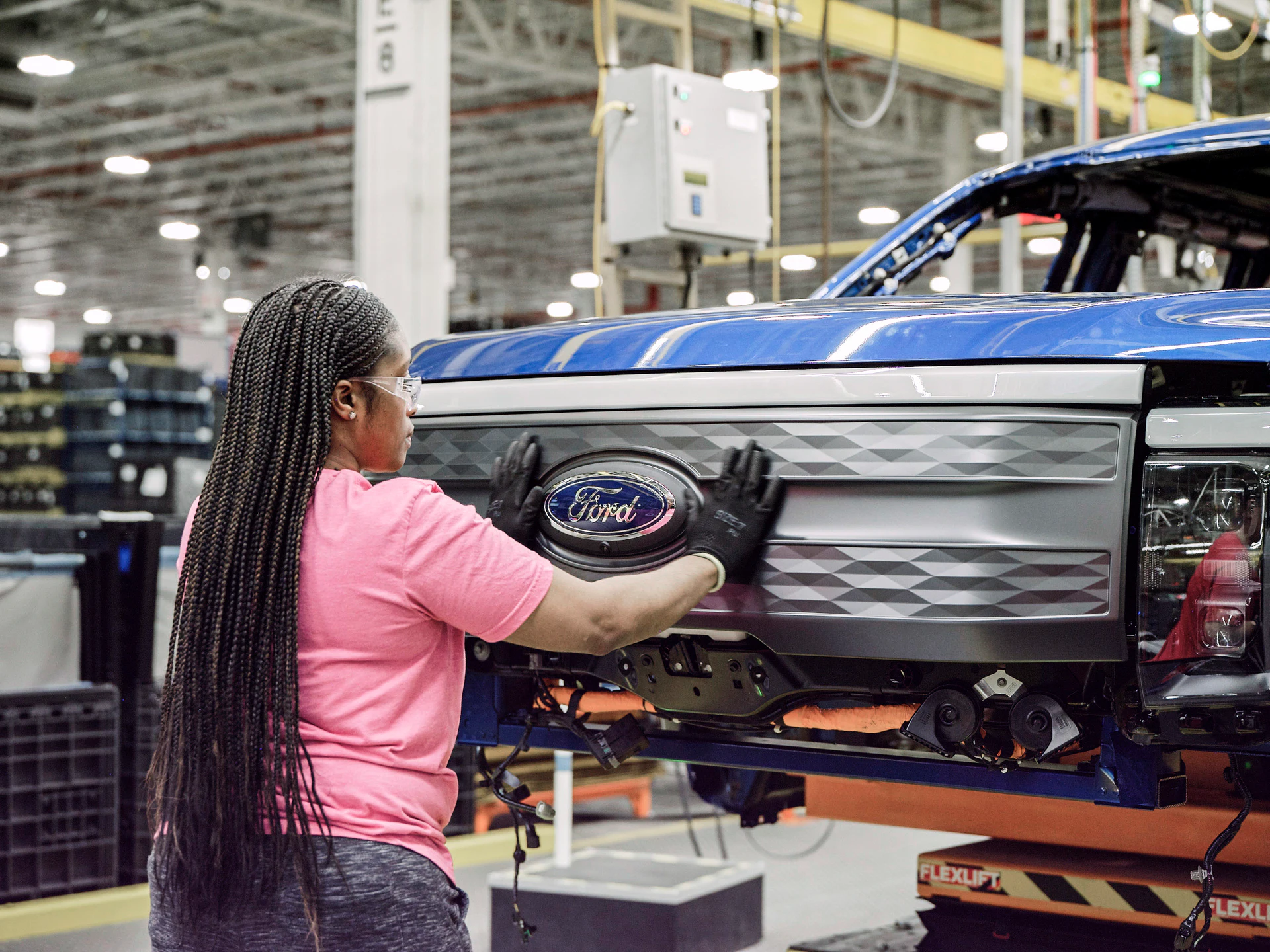 Electric Ford F-150 Lightning gets another price hike - Vimarsana News